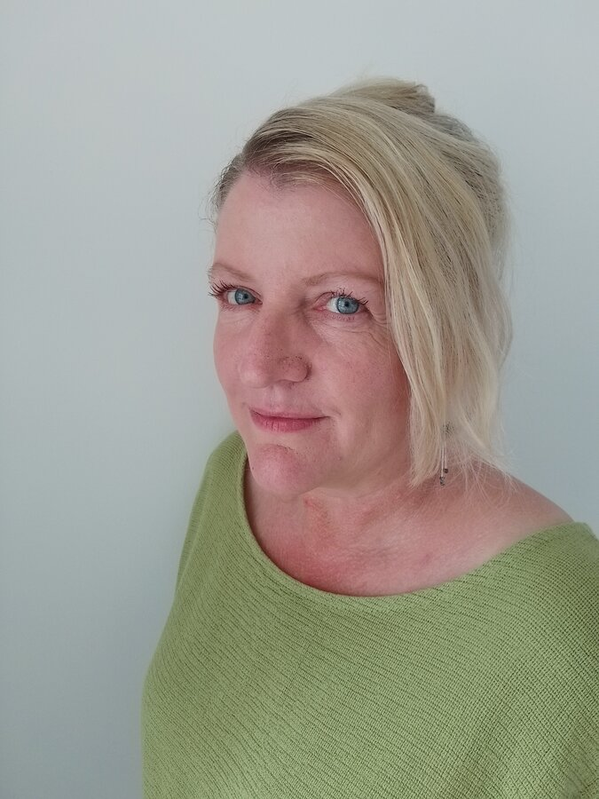 Dr Rachel Davies headshot